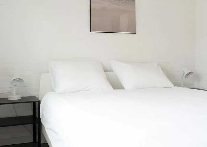 -casa Branca- Nabij Het Meer, En Keukenhof בית נופש